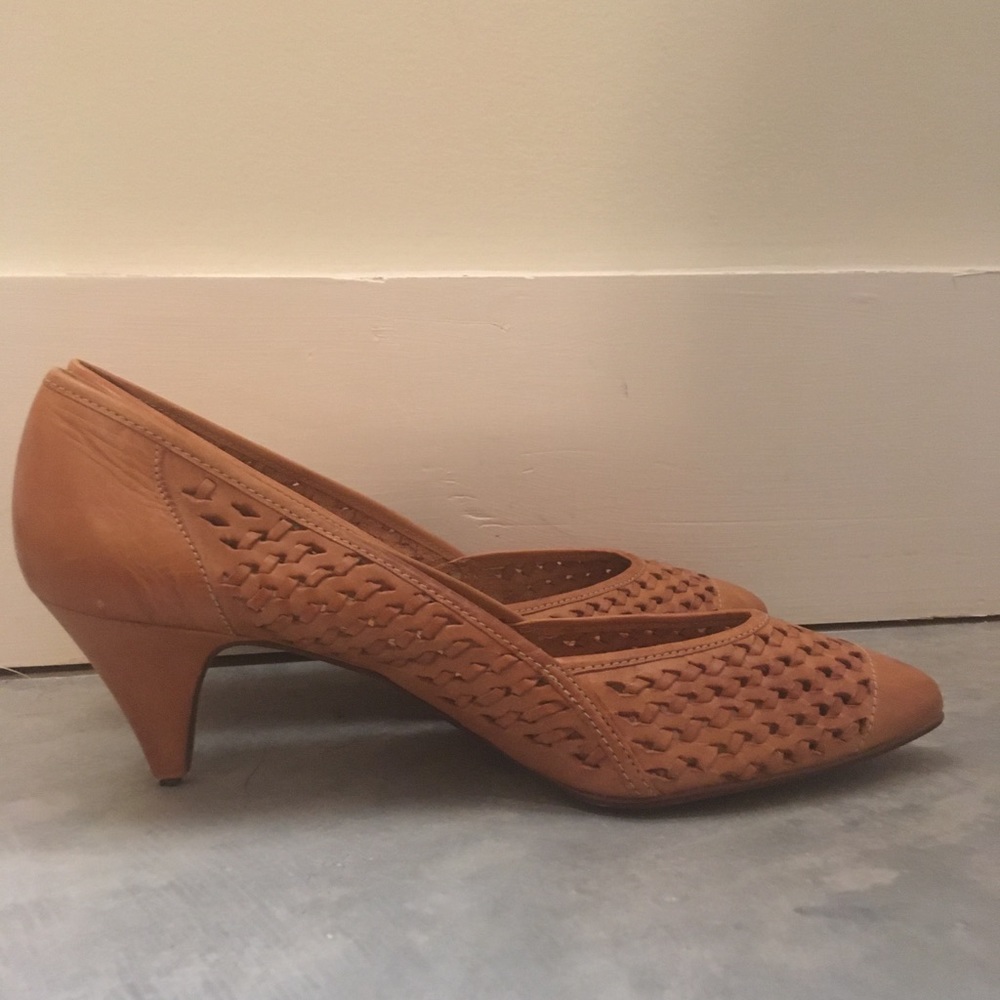 Vintage Sutton Plaza woven style Kim leather pumps